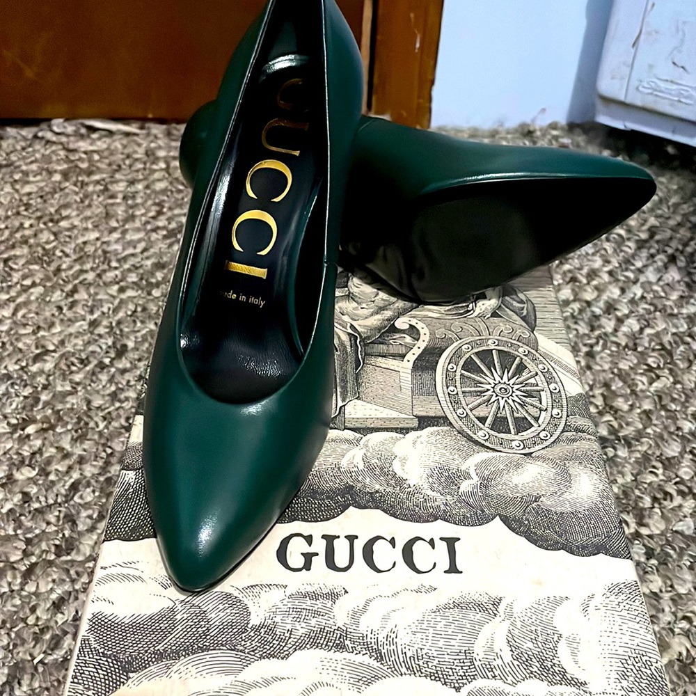 GUCCI Brand New Green Pumps